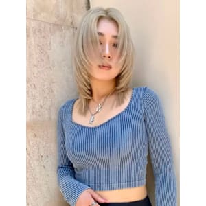 【HIROHUMI】ブリーチホワイトカラー×レイヤーヘア