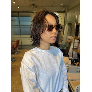 ほつれ髪と気取らない動きを再現する『アンニュイパーマ』