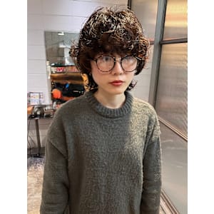 10代からオトナ女性まで似合う『マッシュウルフパーマ』