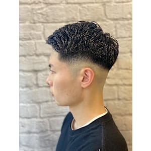 スキンフェード×くせ毛風束感パーマ【新宿/理容室/理容室】