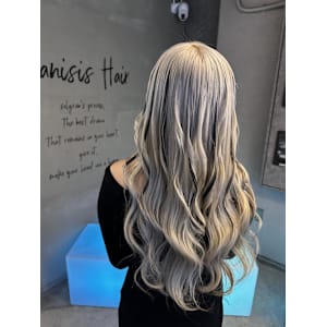 ホワイト系ハイトーンに！