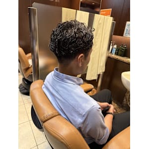 神田ビジネス - ヘアーモードキクチ 神田日銀通り店【ヘアーモードキクチ】掲載中