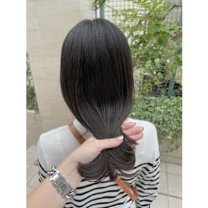 ミディアムレイヤー　モノトーングレージュ