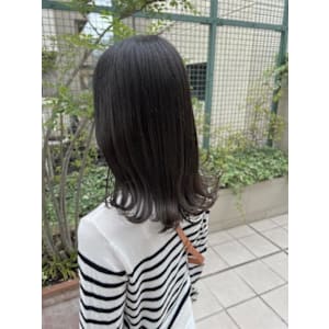 透明感カラー　グレージュ　ミディアムレイヤー