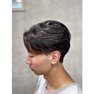 毛流れセンターパートニュアンスパーマセンター分け韓国ヘア横浜