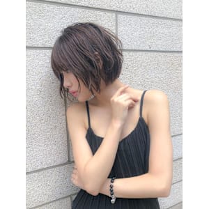 ひし形ショートボブ/ブラウン/美シルエット