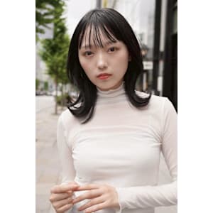 柔らかレイヤーミディで大人可愛いスタイル