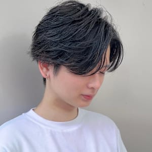 センターパート×フェザーパーマ