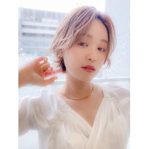 センターパート＆ショートウルフ/ブリーチ/ベージュ