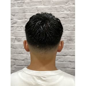 スキンフェードかき上げバングショート