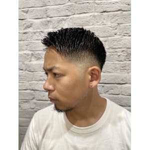 スキンフェードかき上げバングショート