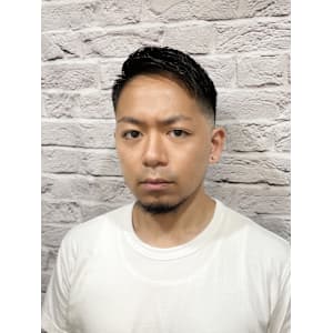 スキンフェードかき上げバングショート