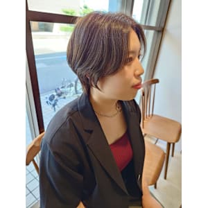 カーキでふんわりショート