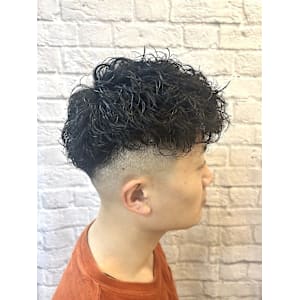 大人ミドルフェード×スペインカール【新宿/理容室/バーバー】