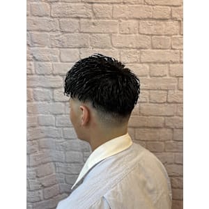 緩めアイロンパーマ×スキンフェード