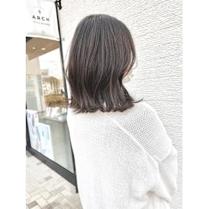 ミディアムボブ　ラベンダーベージュ