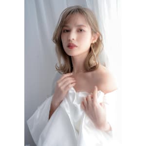 外国人風ハイトーンカラーモテくびれミディ