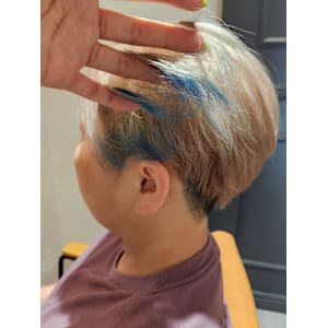 ミルクティー×インナーカラー　ブルー - 半個室型美容室 Sourire 伊都店【ハンコシツガタビヨウシツスーリールイトテン】掲載中