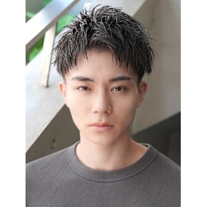 スーツ短髪ツーブロック束感モテる黒髪シークレットパーマ流行