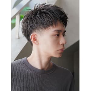 スーツ短髪ツーブロック束感モテる黒髪シークレットパーマ流行 - ～ing deux【カライングドゥ】掲載中