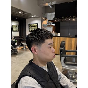 ナチュラルフェード × クロップショート - メンズサロン West Side Cut Club　 メンズカット/メンズパーマ/眉毛【ウエストサイドカットクラブ　メンズカット　メンズパーマ　マユゲ】掲載中