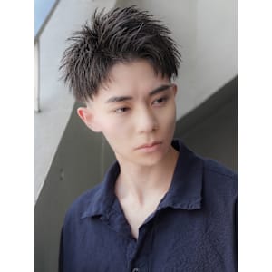 スーツ短髪ツーブロック束感モテる黒髪シークレットパーマ流行