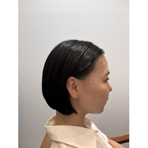 耳にかけるボブ