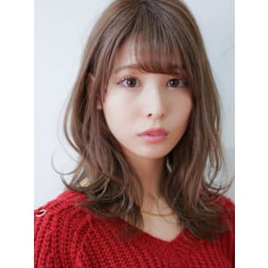 人気の顔周りレイヤーで柔らかい雰囲気に