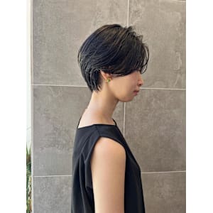 暗髪ショート