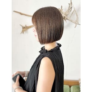 前下がりボブ/グレージュ