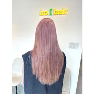 ピンクベージュ