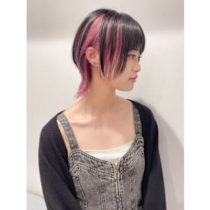 ショートウルフ  レイヤーカット アンブレラカラー 顔周り