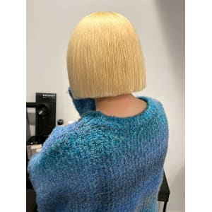 切りっぱなしボブ ブリーチ 髪質改善 艶髪 ブロンドカラー