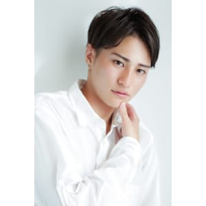 清潔感溢れるセンターパートヘアー - hair detail BOWTIE【ヘアディテールボウタイ】掲載中