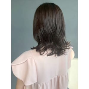 アッシュベージュ オリーブカラー ミディアムレイヤー