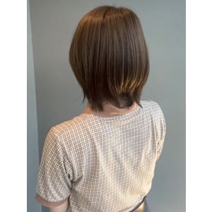 明るめベージュカラー レイヤ－ボブ 髪質改善 ダメージレス