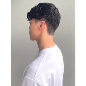 ナチュラルパーマ 黒髪 ツーブロック 爽やか 束感パーマ