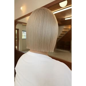 ボブ×ホワイトベージュ