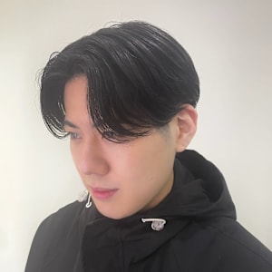 ニュアンスパーマセンターパートコンマヘアツーブロック刈り上げ