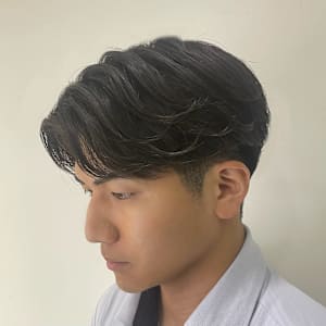 フェザーパーマセンターパートコンマヘアツーブロック刈り上げ