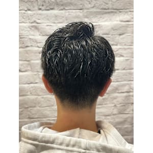 七三分け束感カジュアルショート - グレイスフルバーバー プラチナム【グレイスフルバーバー プラチナム】掲載中