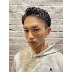 七三分け束感カジュアルショート - グレイスフルバーバー プラチナム【グレイスフルバーバー プラチナム】掲載中