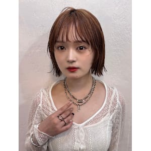 オレンジブラウン　ミニウルフ　顔周りレイヤー　ワイドバング