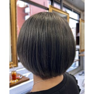 ダークグレージュ×ショートボブ