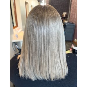 【 透明感あふれる上品な艶カラー 】ホワイトベージュ