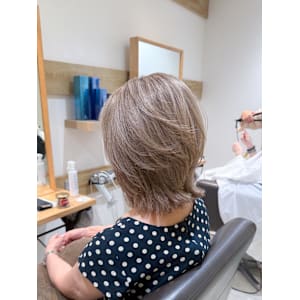 白髪ぼかし細めハイライト30代40代50代ブルーグレージュ - Mira by KENJE【ミラバイケンジ】掲載中