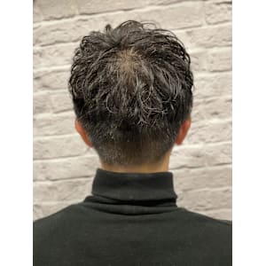 ツーブロックショート×緩アイロンパーマ