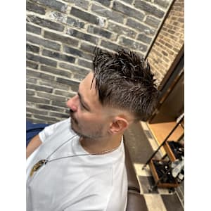 スキンフェード×フェザーアップ - Million Bucks Barbershop 御徒町店【ミリオンバックスバーバーショップ オカチマチテン】掲載中