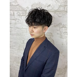 マエニサガリマッシュ/スパイラルパーマ/前下がり