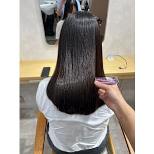髪質改善ストレートで艶髪に